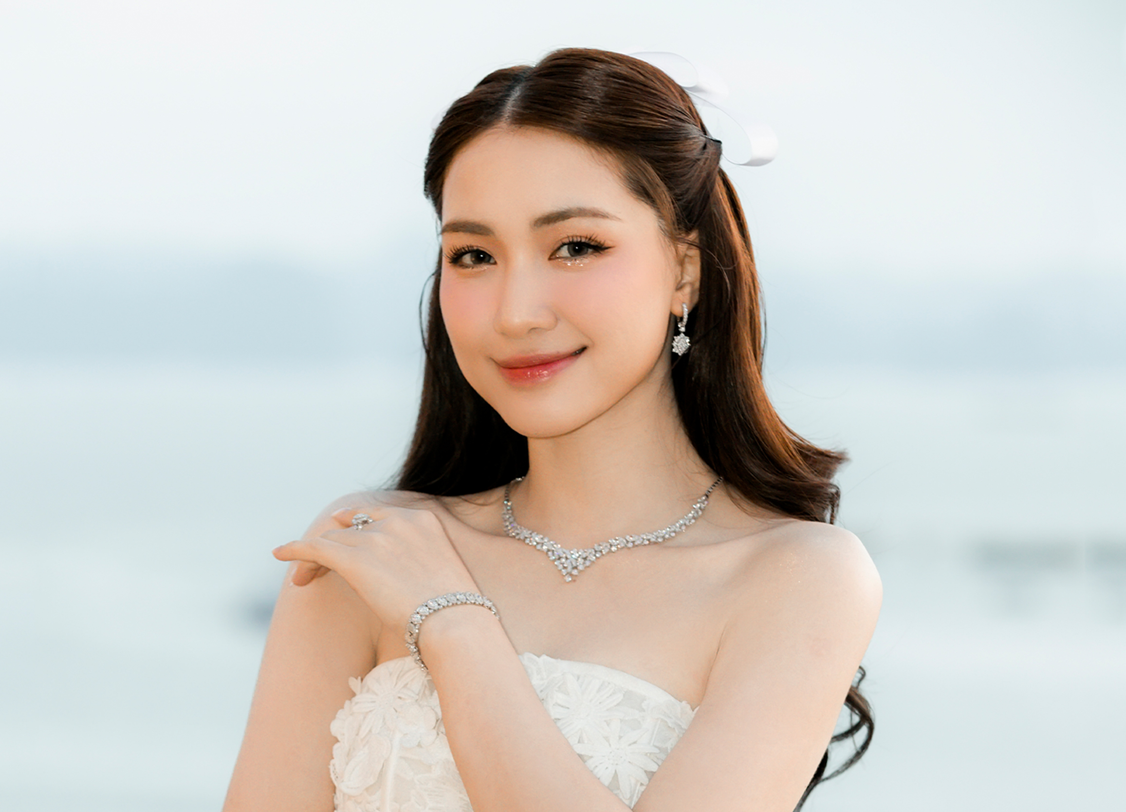 ESSENZA - Hòa Minzy Đẹp Thuần Khiết Khi Diện Trang Sức Lộc Phúc Fine Jewelry