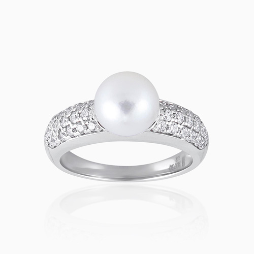 Những chiếc nhẫn Ngọc trai sẽ khiến bạn không thể rời mắt khỏi chúng. Hãy đắm chìm trong sức hút tuyệt vời của những viên ngọc trai màu trắng tinh khôi.